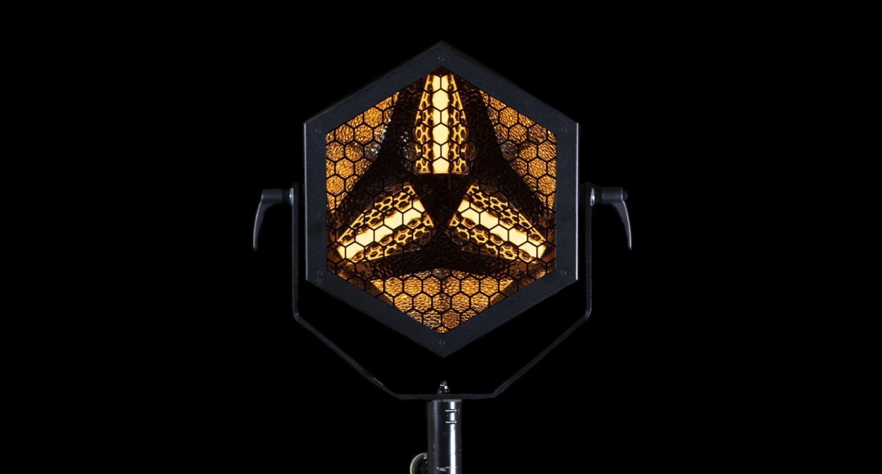 Portman P3 EVO hexagonal blinder — front studio shot